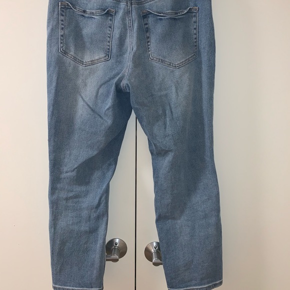 Cropped Ripped Jeans - Picture 3 of 3